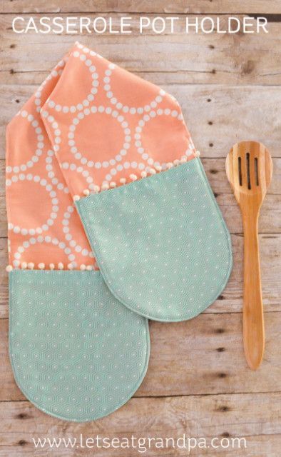 This casserole pot holder has two connected hot pads, perfect for carrying your favorite casserole to a potluck! This is a great
