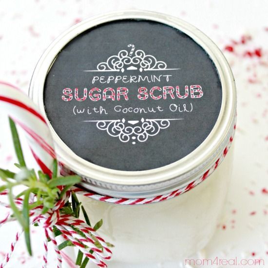 Today I’m sharing one of my favorite gifts to give during the holiday season, Peppermint Sugar Scrub! This sugar scrub will make