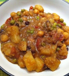 Vegan Potato Curry – excellent #MeatlessMonday recipe. Make it spicy, or not. An easy Indian recipe.