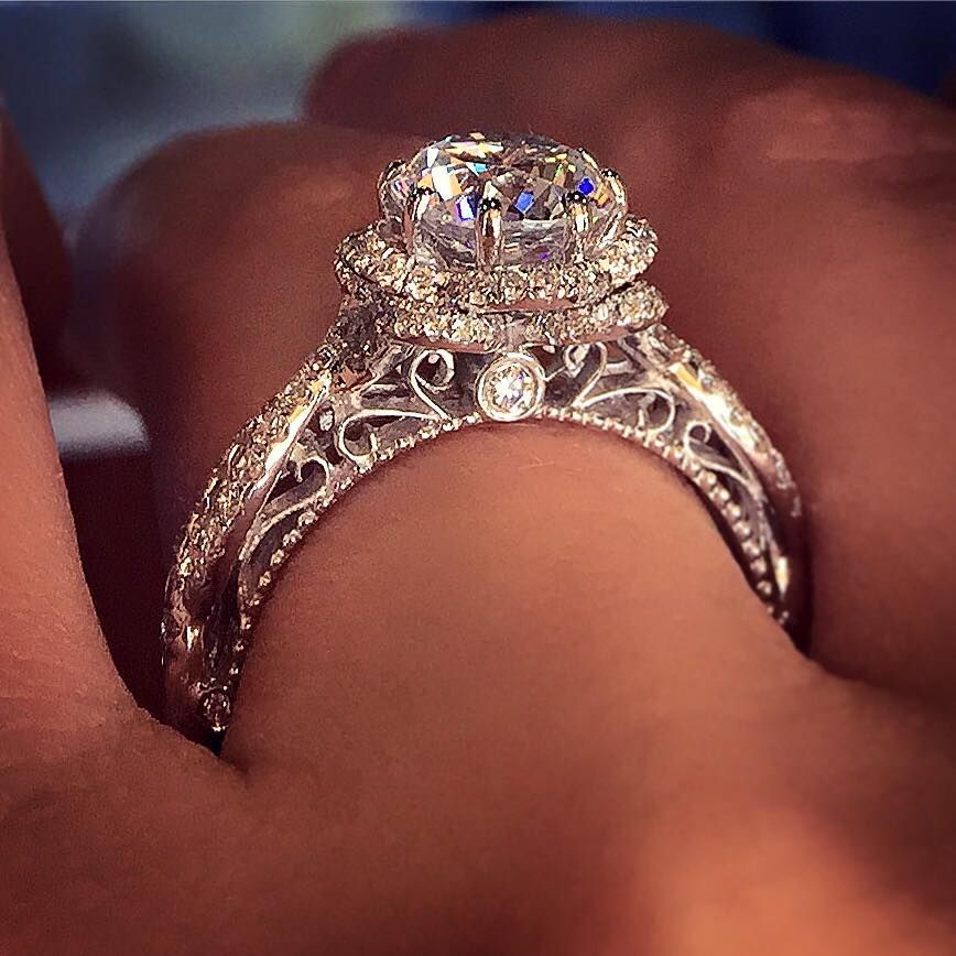Who wouldn’t want this amazing Verragio Floral Engagement ring?!