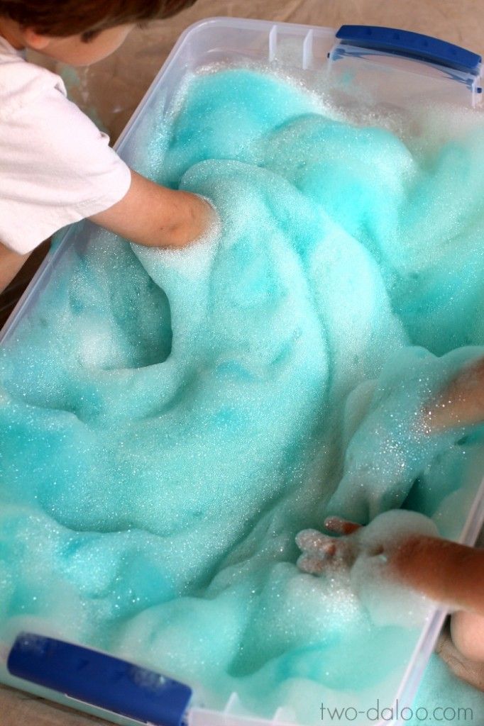 You can make this beautiful puffy “sea foam” with just a few simple ingredients- great for ocean themes or just a fun summer