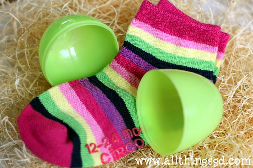 20 Easter egg fillers for toddlers that aren’t candy–great list.