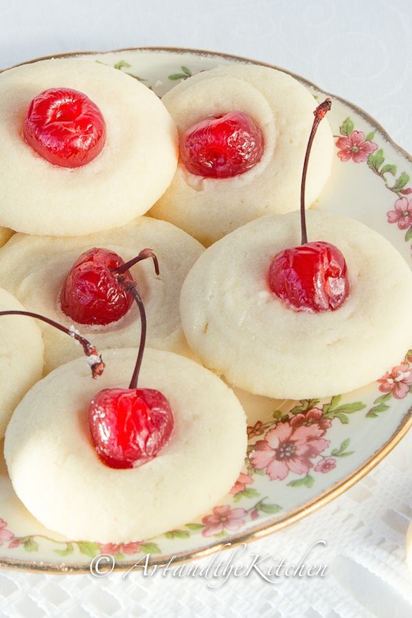 ArtandtheKitchen: Mom’s Whipped Shortbread, these shortbread cookies melt in your mouth!