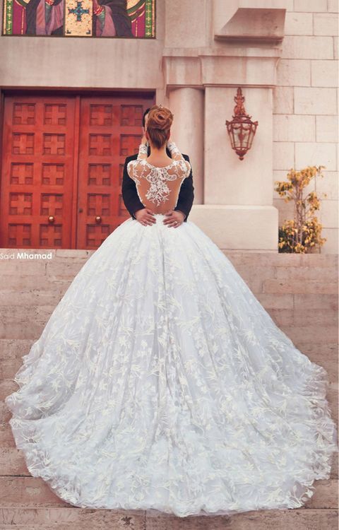 Breathtaking ballgown for the bride who insists on being a Princess on her wedding day. And who could blame her?