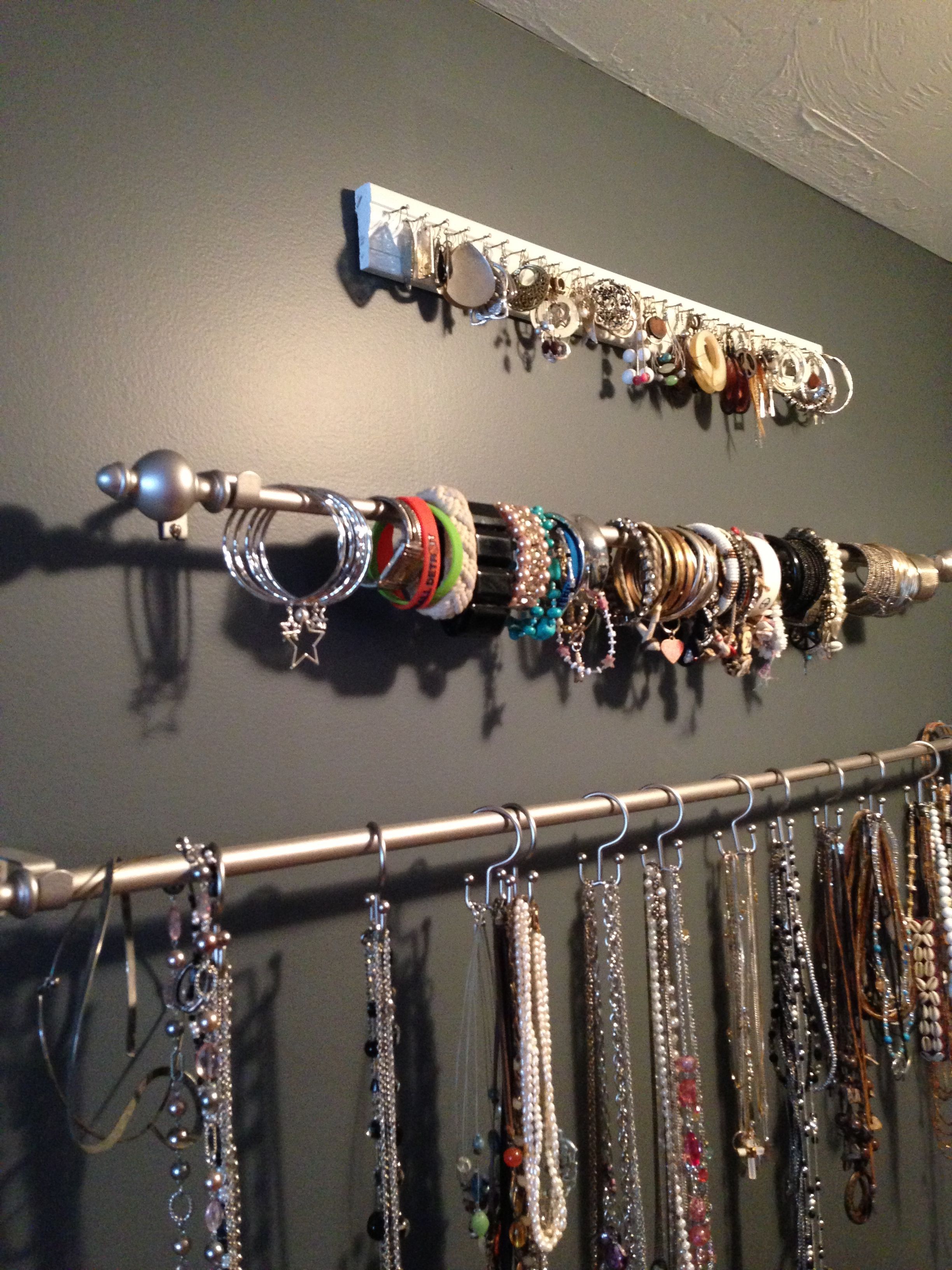 Great way to save space and still see all of your jewelry! I need this in my apartment…