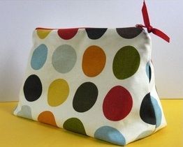 How to make a flat bottom zipper pouch. These would make great project bags!