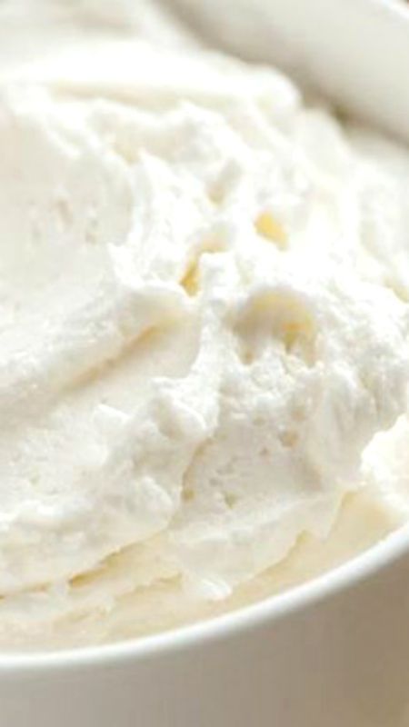 How to Make Sugar Cookie Frosting ~ Whether you’re a novice or experienced baker, Betty’s no-fail buttercream frosting will