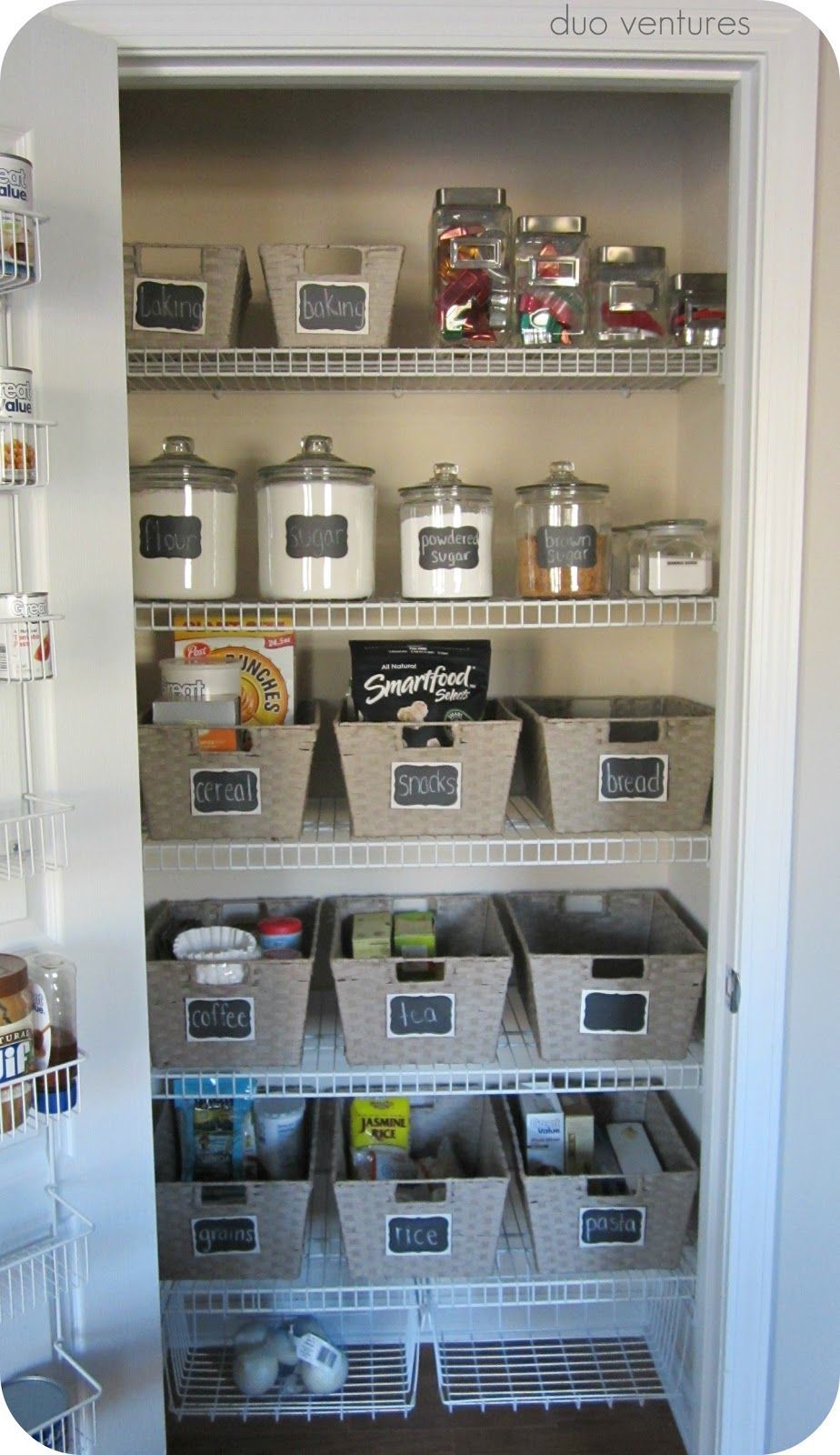 I could so do this and would love it, if only everyone else in my family didn’t have to destroy it daily…Organized Kitchen
