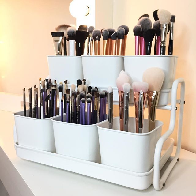 Makeup brush organization