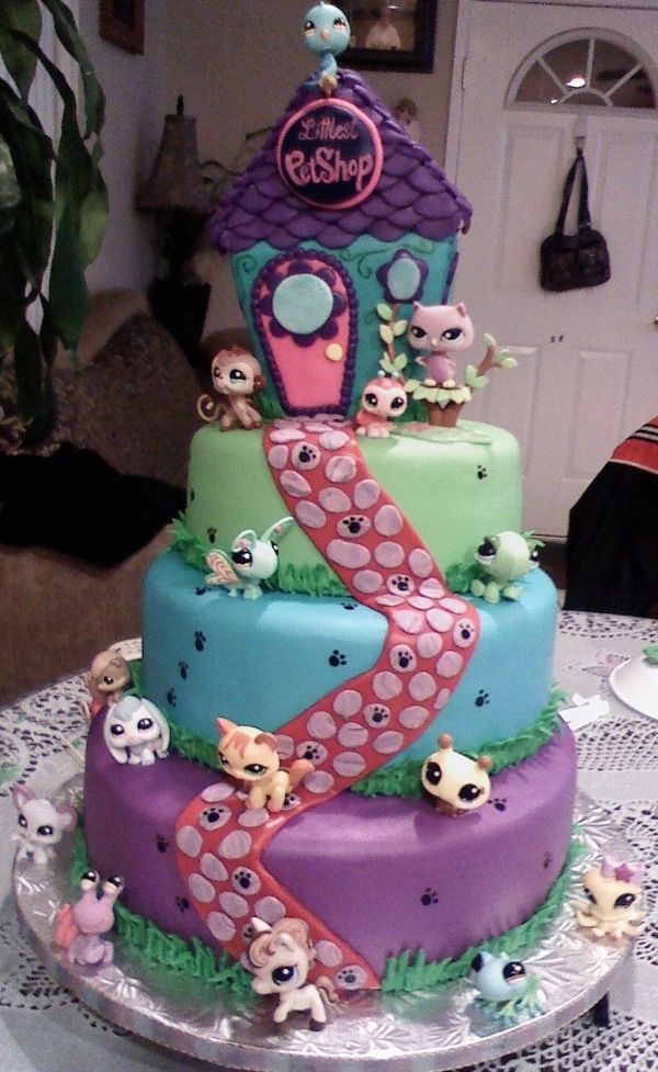 MAN! I wish I was this talented!! I can bake a cake with the best of them, work with buttercream like a pro, but fondant flies