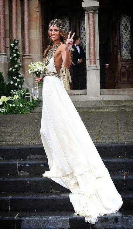 Omg! Bohemian wedding dress! I couldn’t pull this off but I love it