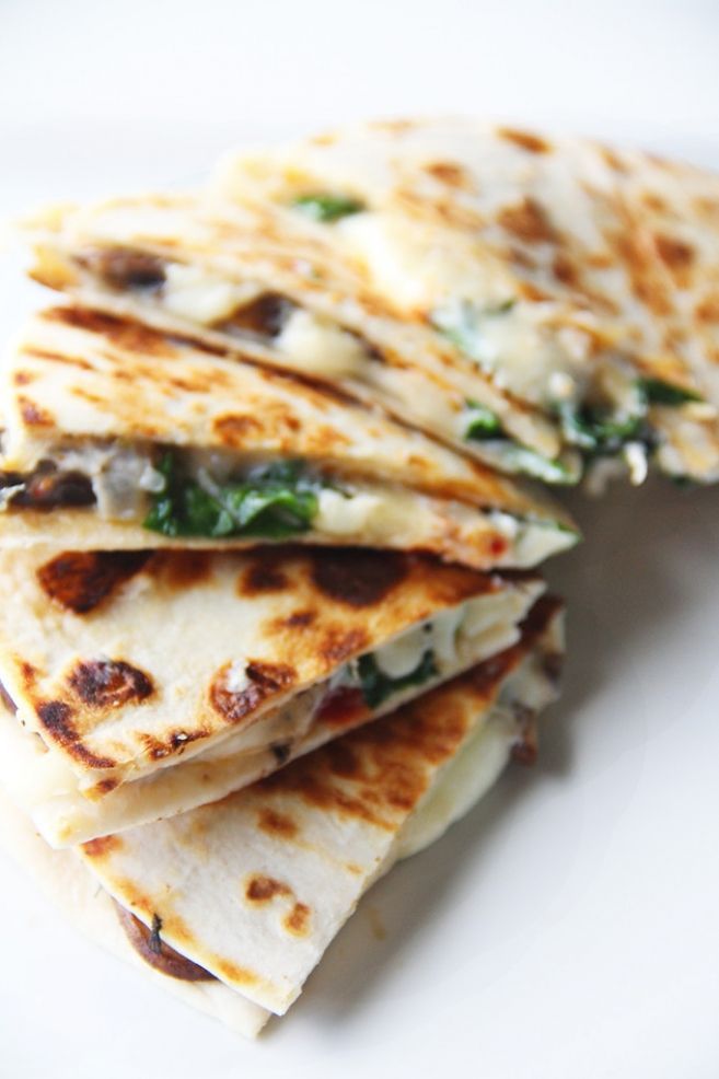 Spinach, sun dried tomato, feta cheese quesadilla – vegetarian recipe. Hell yeah. Though I would substitute the feta for