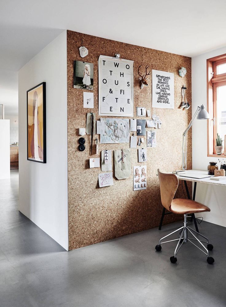 -Workspace with a cork wall- -perfect corner at your home- -enjoy the working environment at home- -i would love to put many
