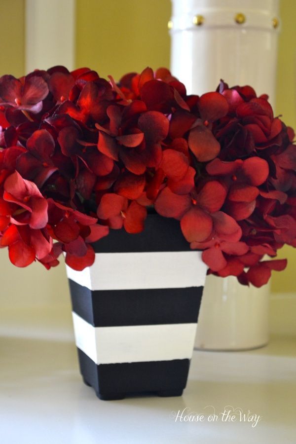 Black & White Striped Planters – DIY