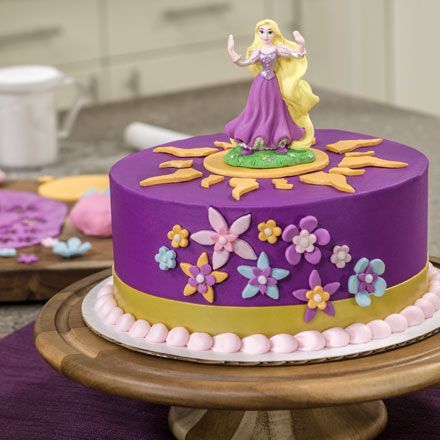 Learn how to make a Rapunzel cake / princess party ideas