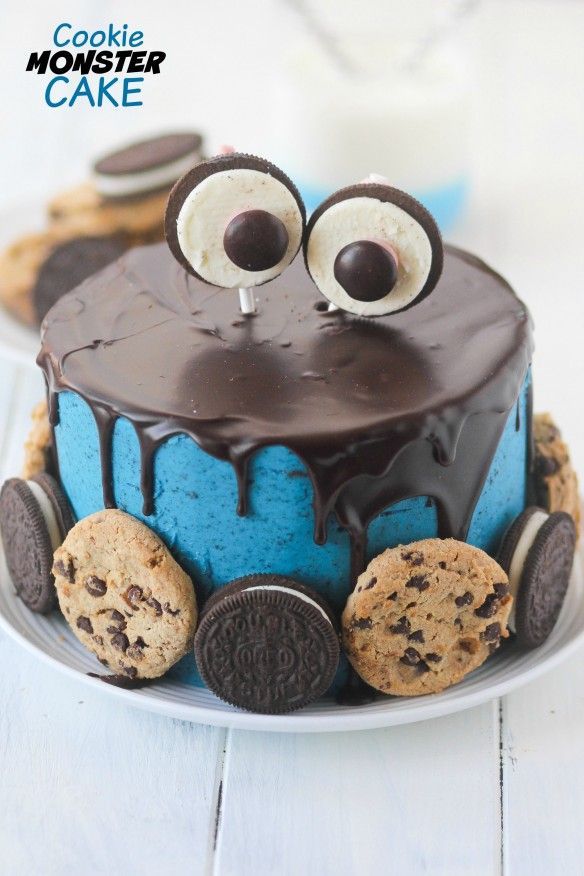 Cookie Monster Cake is adorable and full of COOKIES! Cookie lovers will go crazy for this creation! Is there a better way to start