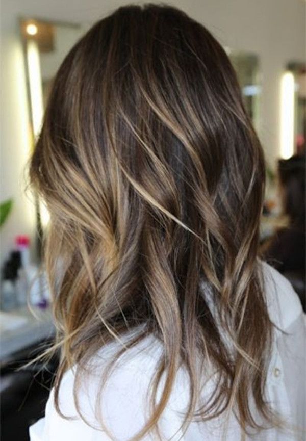 Dark brown ombre hairstyle with bright highlight,natural beach waves