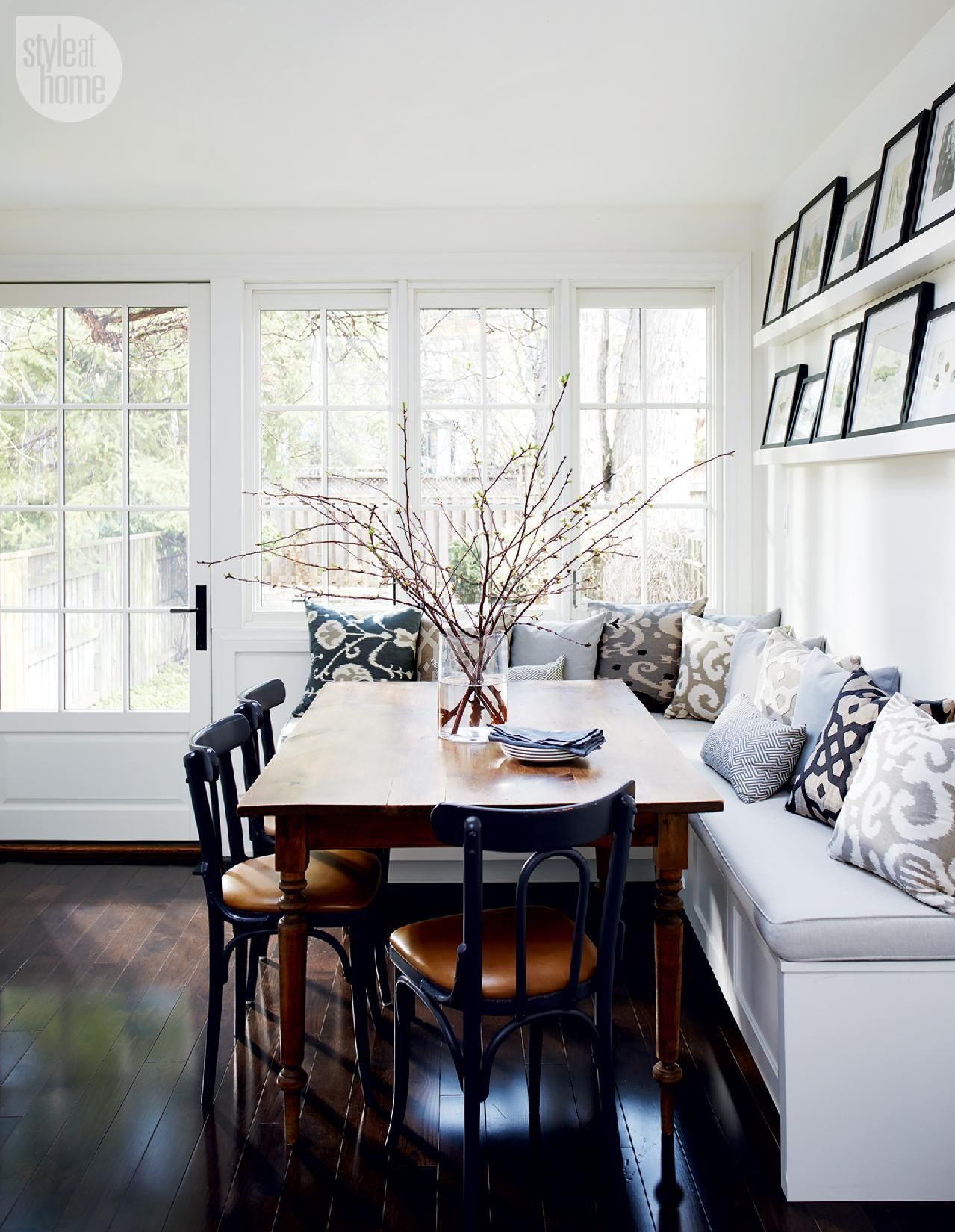 L-shaped banquette {PHOTO: Michael Graydon}