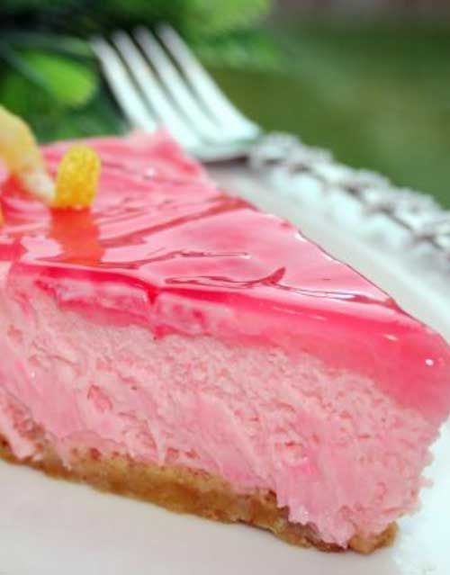 Recipe for Pink Lemonade Cheesecake – It only takes a few minutes to put together, and it is so refreshing! Cheesecake