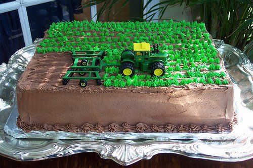 what a fun farm cake!!