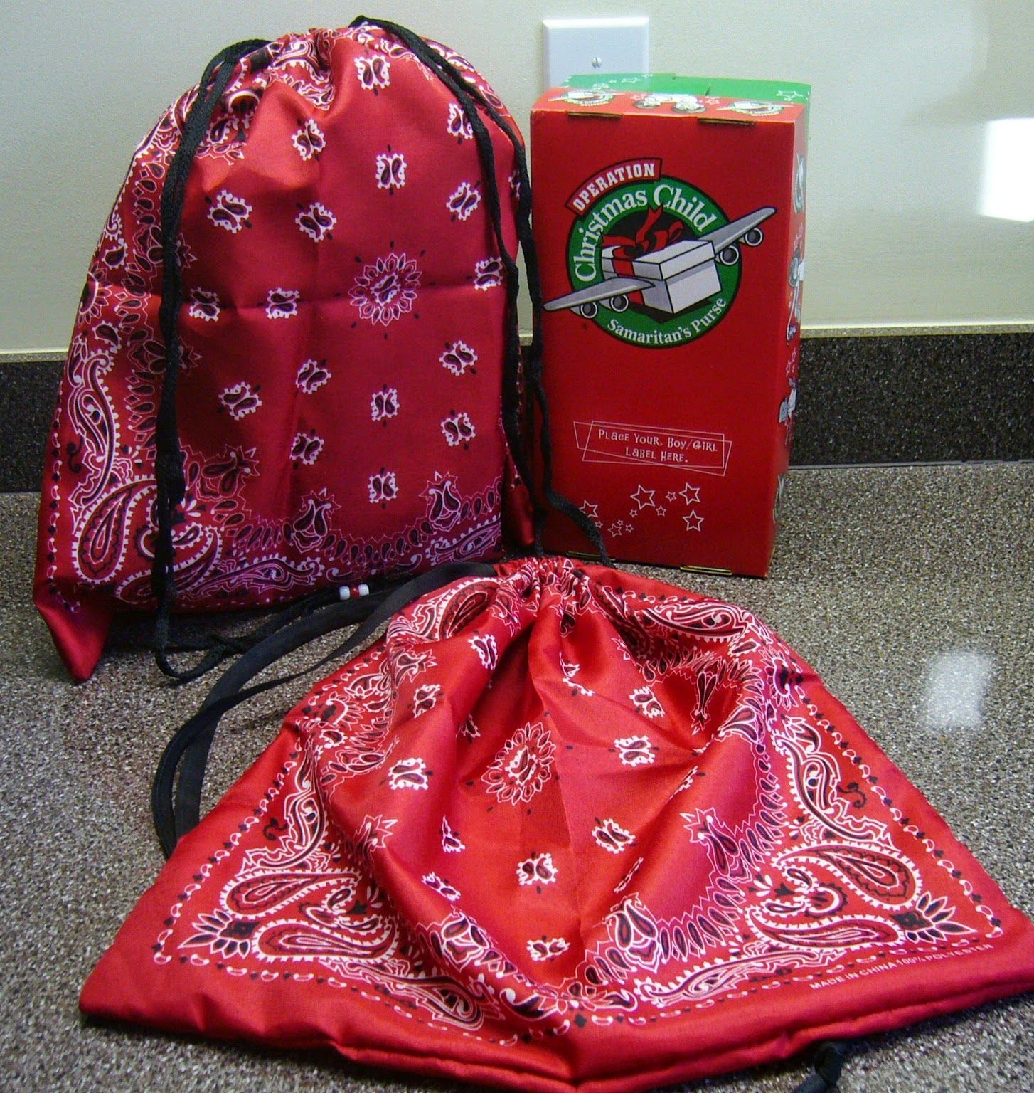 Bandanna 3-Step, Five Minute Drawstring Tote Bag for Operation Christmas Child Shoe Boxes–quick, sturdy &