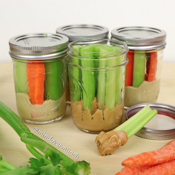 Mason jars veggie dippers – a great on-the-go healthy snack! #eatclean