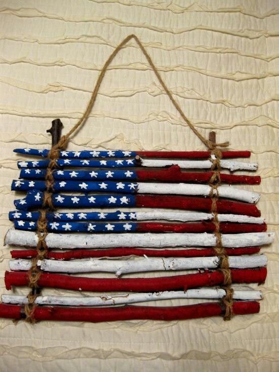 Nice idea for driftwood : a summer camp-ish 4th of July decoration