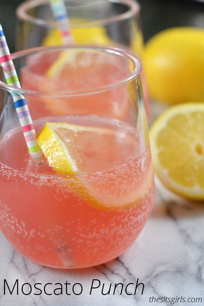 Pink Moscato Wine Punch | Try this recipe for your next brunch. It is perfect for entertaining. Delicious