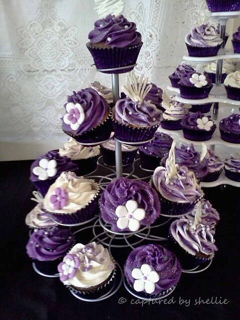 Purple cupcakes..gracious these are gorgeous. Can someone teach me to decorate like this?