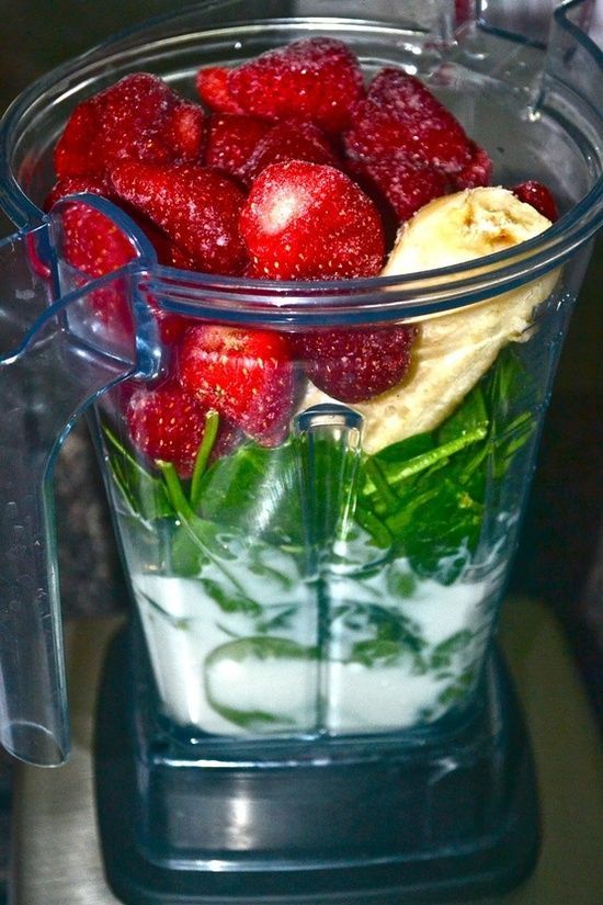 Simply Strawberry Green Smoothie – 2 cups frozen strawberries, banana, 2 tablespoons flaxseeds, 3 cups fre