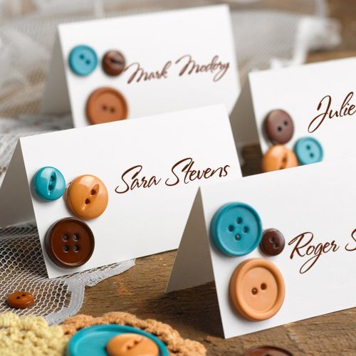 Take your place! Check out these ideas for DIY wedding place cards.
