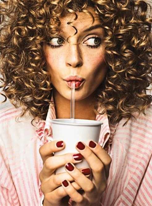This picture is what I wish I could pull off. Huge curly hair ,red nails and constantly tan skin!