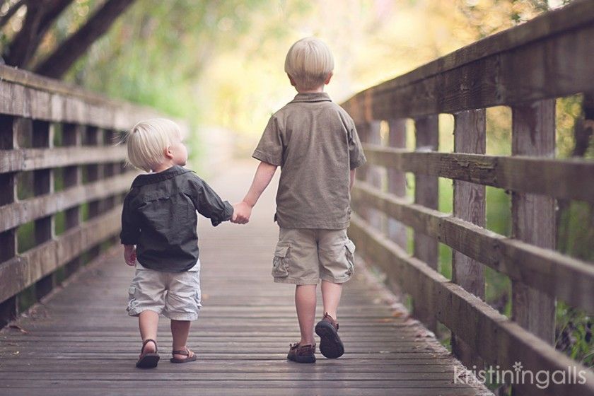 10 easy tips for sibling photos by Kristin Ingalls -Clickin Moms