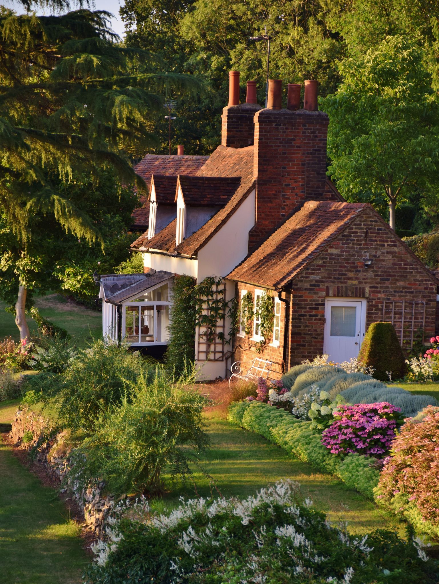 country cottage + garden in old hatfield, england