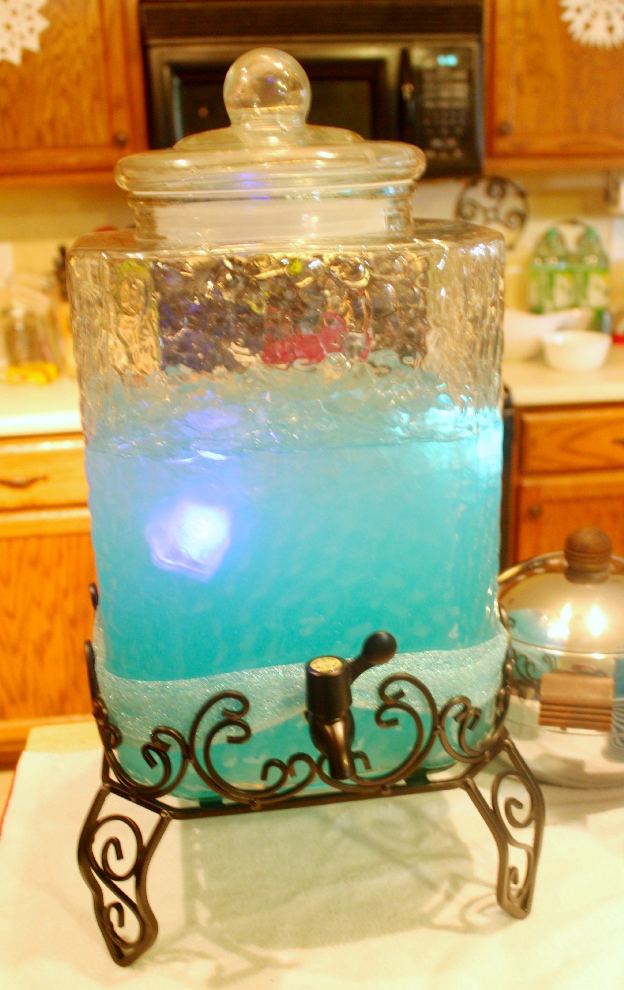 FROZEN party punch…8 cups blue Hawaiian punch, 3 1/2 cups Simply Lemonade, 4 1/4 cups Sprite