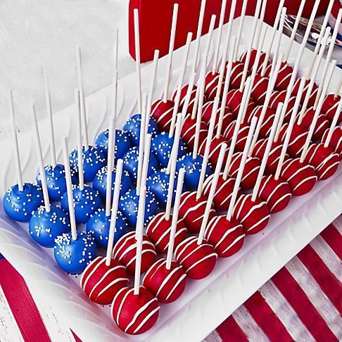 Patriotic Cake Pops – If you’re hosting a 4th of July get-together, these spectacular treats are guarant