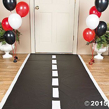 Pave the way for your guests on race day with this easy-to-do Race Track Floor Runner. Daytona 500, Nascar