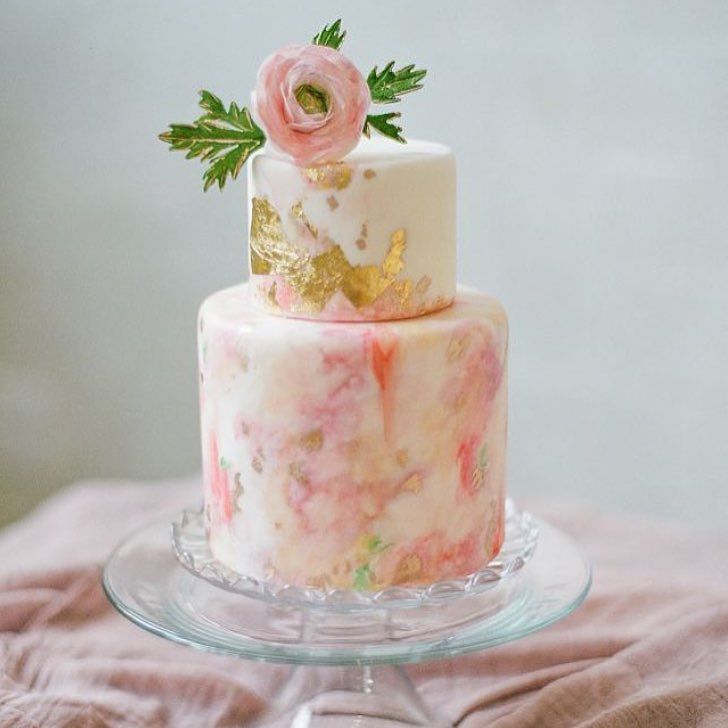 Quite possibly the prettiest cake I’ve ever seen! Designed by FeaturedWeddingPro @melissasfinepastries by