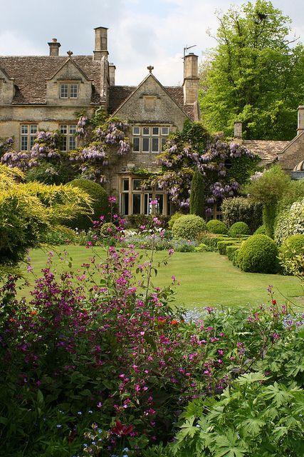 Rosemary Verey, BARNSLEY HOUSE GARDENS SPRING, Gloucestershire, loved having lunch with her when she was l