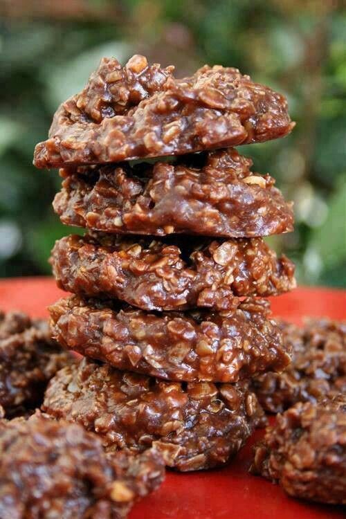Skinny Chunky Monkey Cookies: 3 ripe bananas 2 cups oats 1/4 c peanut butter 1/4 c cocoa powder 1/3 c unsw