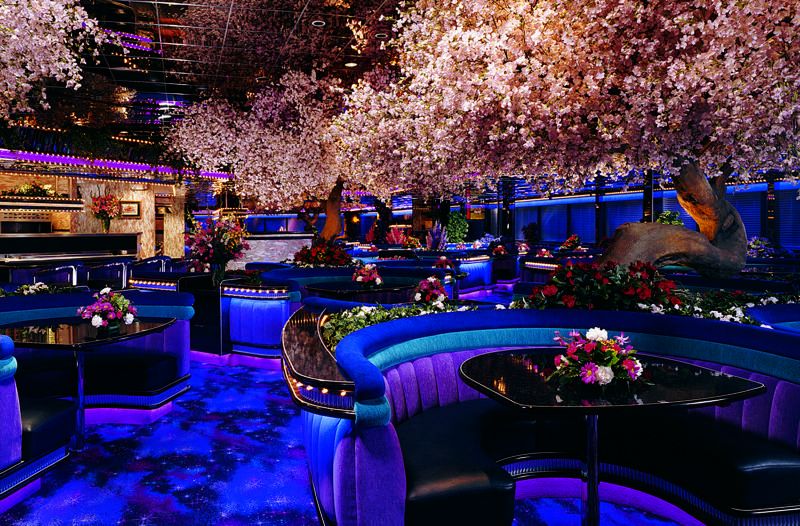 The Peppermill Coffee Shop in Las Vegas… Such a fun place to eat! It looks a little extreme at first, bu