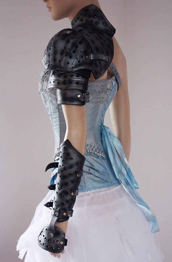 This Is How You Pair Shoulder Armor With A Dainty Corset