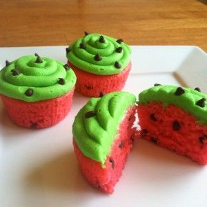 ‘Watermelon’ Cupcakes! How adorable! The recipe looks super easy, uses a mix! Great way to kick-off Summer