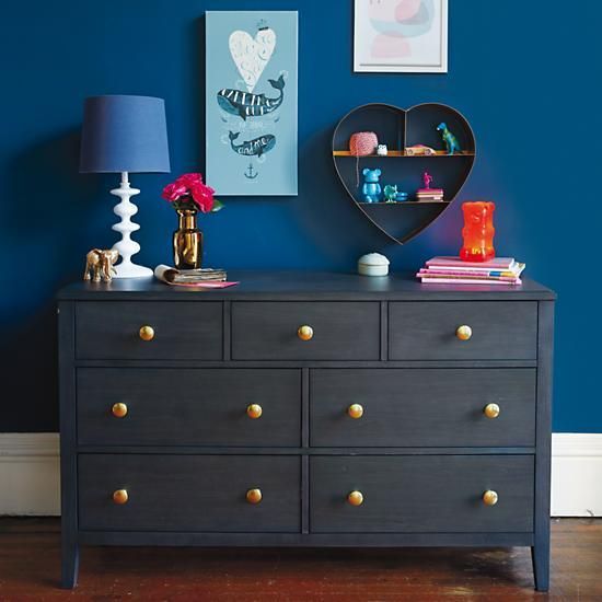 With a timeless, traditional style, The Land of Nod’s Bayside 7-Drawer Dresser works perfectly in a boy’