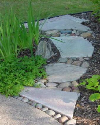 Another nice example of mixing flagstone with river rock
