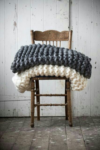 chunky knit blankets, perfect way to invite snuggling ;)