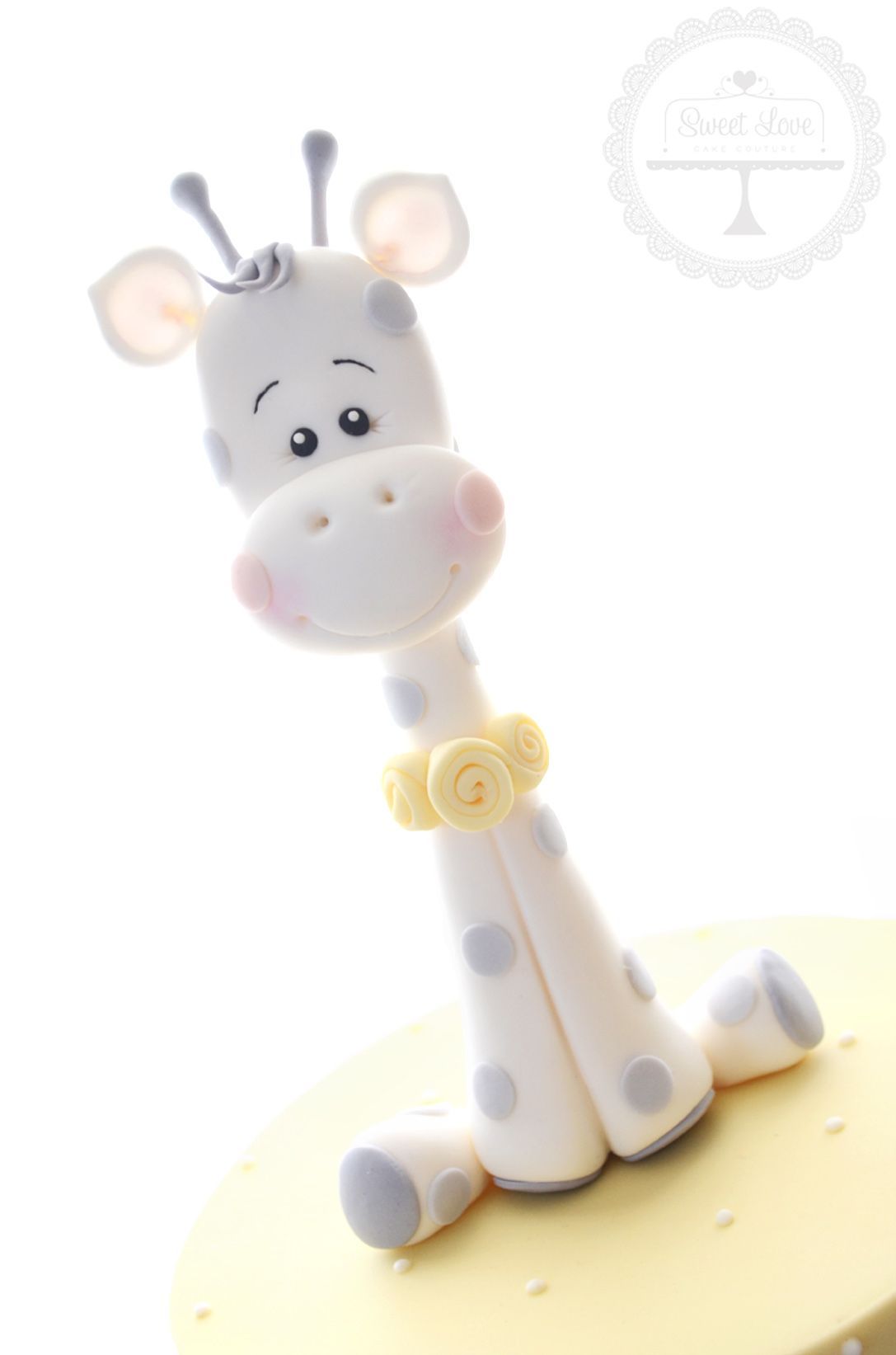 The cutest little giraffe cake topper you ever did see