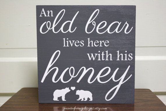 Wood sign saying: An old bear lives here with his honey | Vinyl home decor, cabin decor, Father’s Day gift
