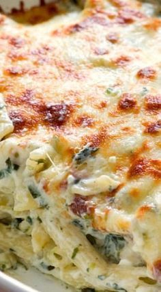 Cheesy Spinach Dip Chicken Pasta – your new favorite dinner! Spinach dip and…