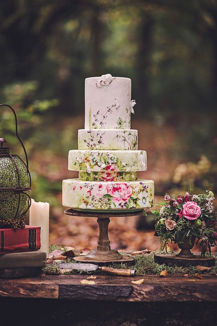 I made a cake for this lovely shoot with Bochic Weddings and Events it was inspired by A Midsummer Nig